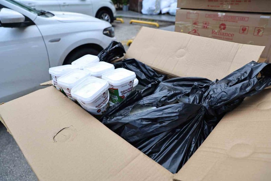 Otobüsle Usulsüz Taşınan Yaklaşık 1 Ton Yoğurt Antalya Otogarında İmha Edildi