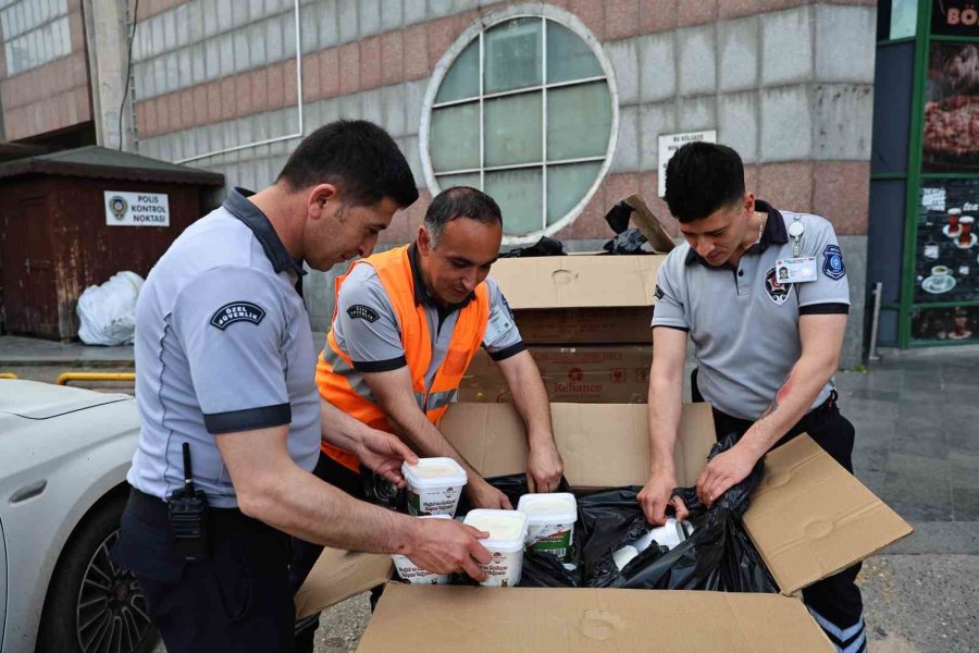 Otobüsle Usulsüz Taşınan Yaklaşık 1 Ton Yoğurt Antalya Otogarında İmha Edildi