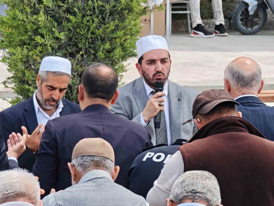 Aksaray’da Yoğun Yağış Nedeniyle Şükür Duası Yapıldı