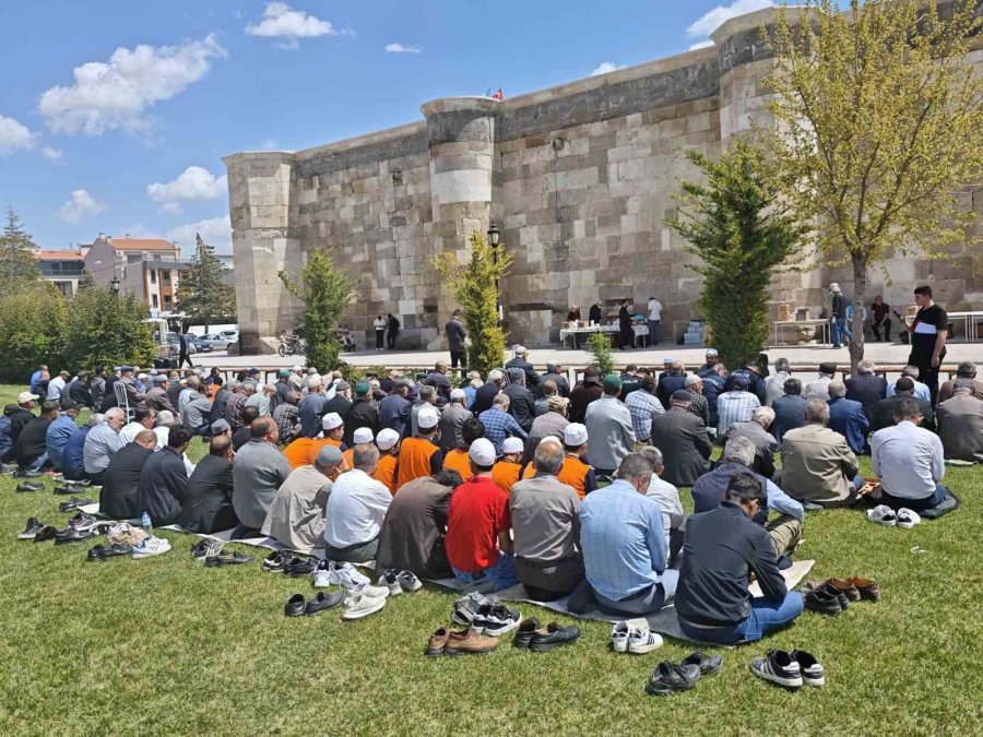 Aksaray’da Yoğun Yağış Nedeniyle Şükür Duası Yapıldı