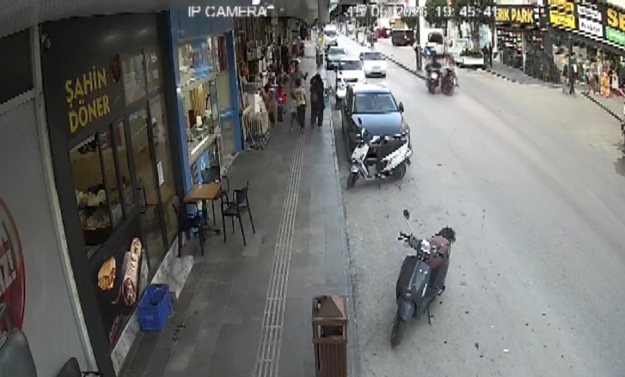 Serik’te İki Motosiklet Çarpıştı: 3 Yaralı