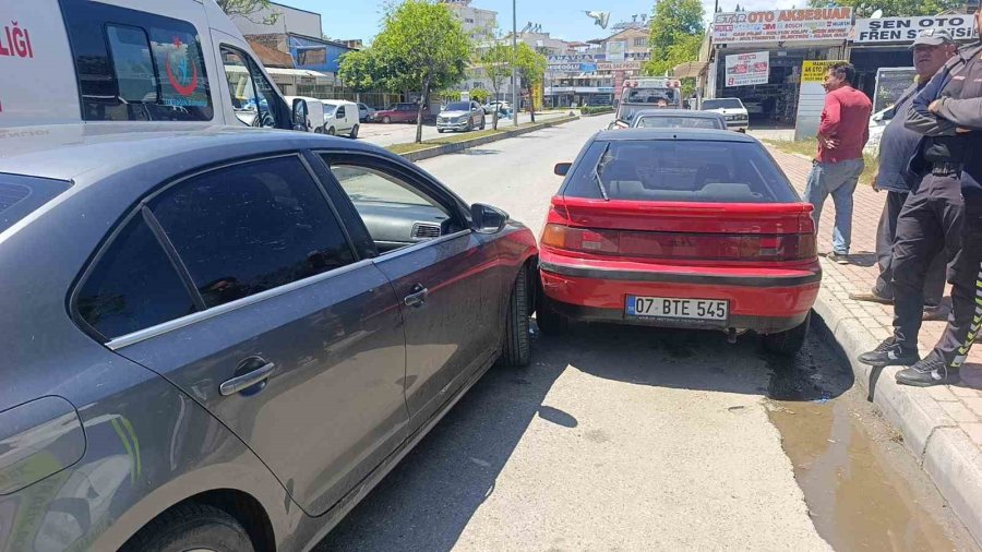 Kazaya Neden Olan Sürücü, Kendisini Durdurmak İsteyenlere Biber Gazı Sıktı
