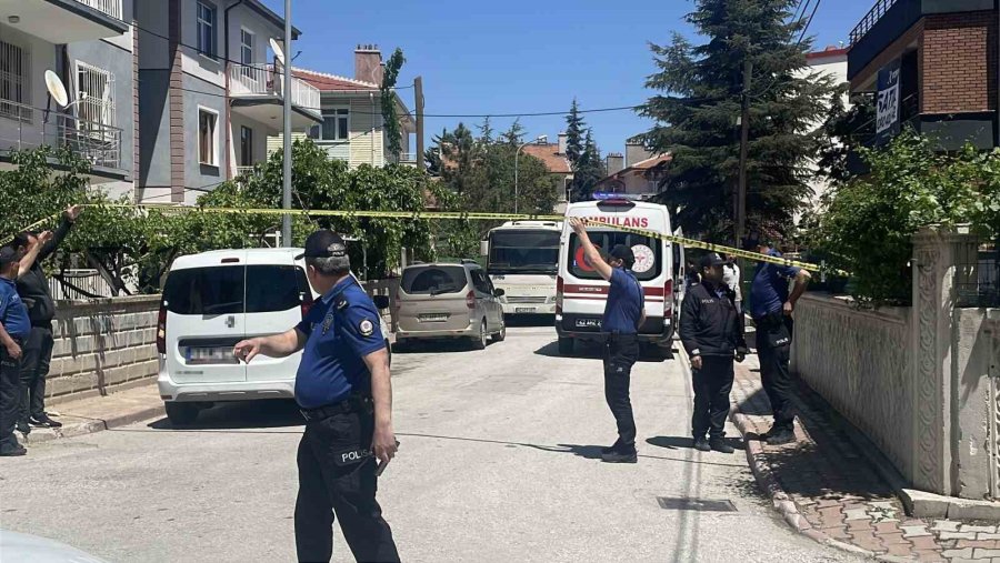 Tartıştığı Anne Ve Babasını Bıçaklayarak Öldürdü