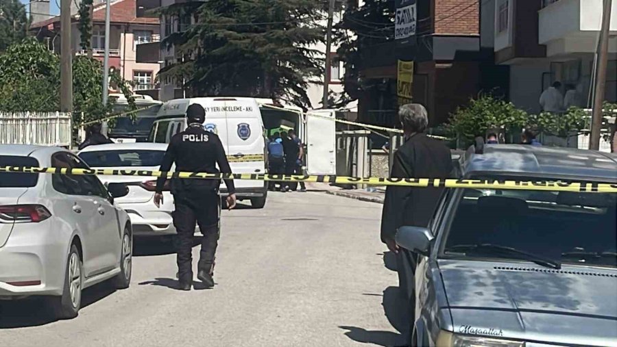 Anne Ve Babasını Öldüren Zanlı Parkta Eli Kanlı Bulunmuş