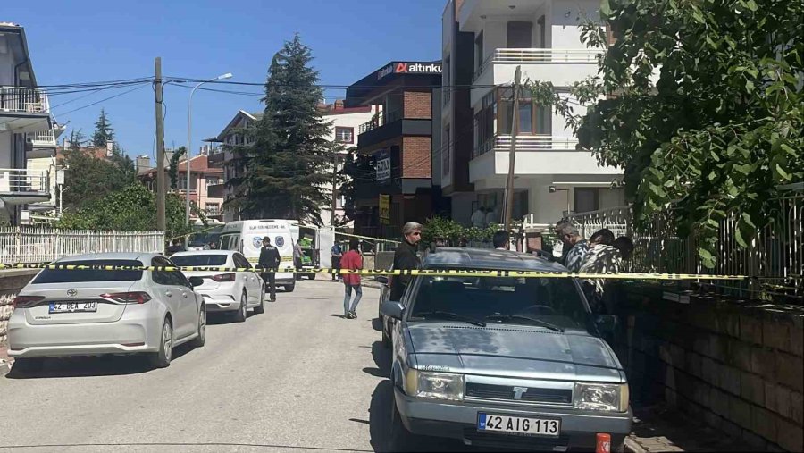 Anne Ve Babasını Öldüren Zanlı Parkta Eli Kanlı Bulunmuş