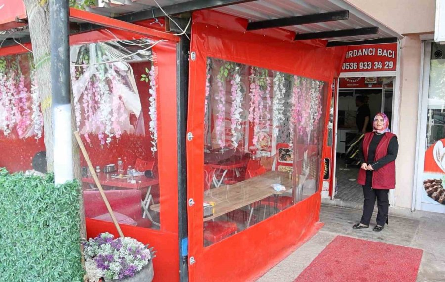 Şırdan Ve Mumbar Yapıp Pazarlarda Sattı, Şimdi Kendi Dükkanının Patronu Oldu