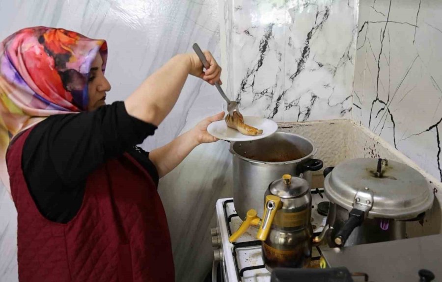 Şırdan Ve Mumbar Yapıp Pazarlarda Sattı, Şimdi Kendi Dükkanının Patronu Oldu