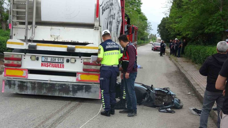 Antalya’da Feci Kaza: Tırın Altında Kalan 19 Yaşındaki Motosikletli Genç Hayatını Kaybetti