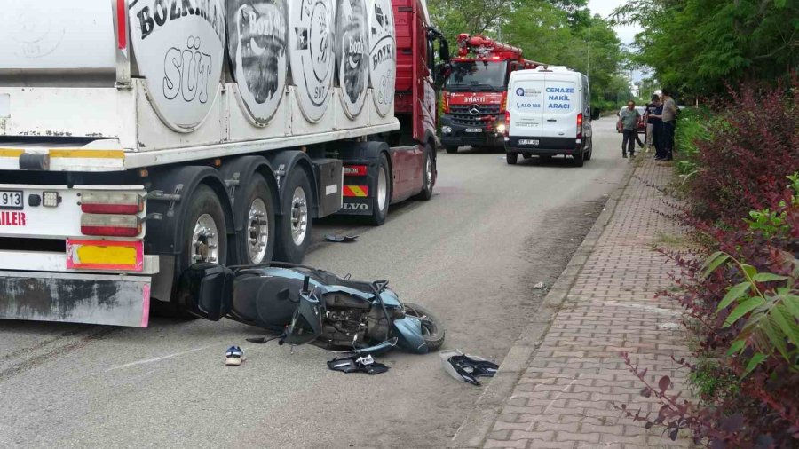 Antalya’da Feci Kaza: Tırın Altında Kalan 19 Yaşındaki Motosikletli Genç Hayatını Kaybetti