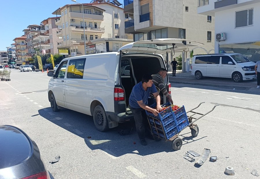 Manavgat’ta Aşırı Hız Kaza Yaptırdı: 2 Yaralı