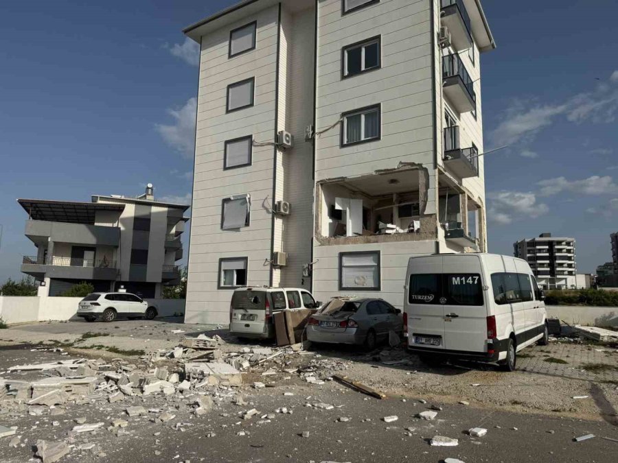 Evde Patlayan Tüp Binayı Harabeye Çevirdi: 1 Yaralı