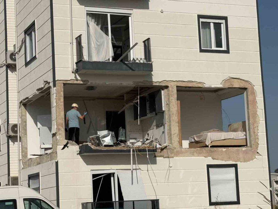 Evde Patlayan Tüp Binayı Harabeye Çevirdi: 1 Yaralı