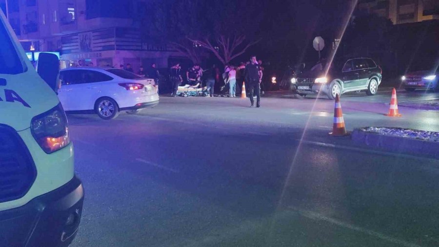 Manavgat’ta Otomobil İle Motosiklet Çarpıştı: 2 Yaralı