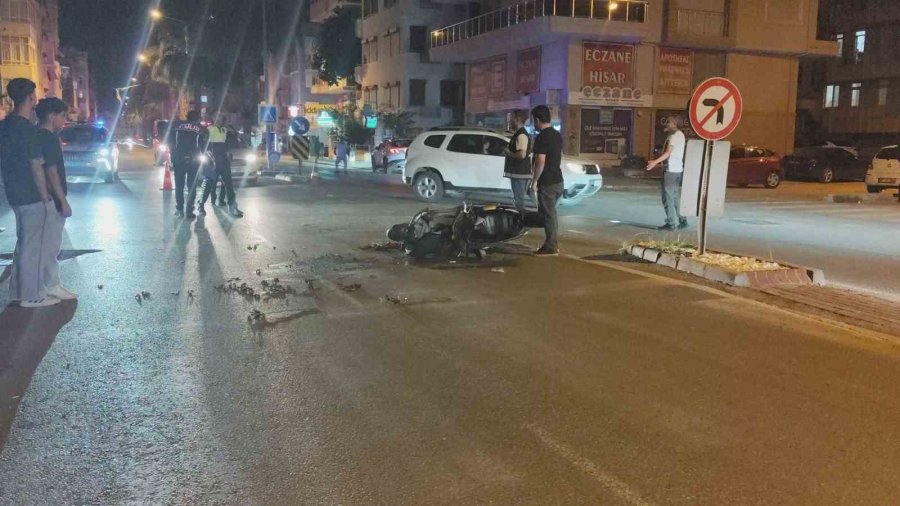 Manavgat’ta Otomobil İle Motosiklet Çarpıştı: 2 Yaralı