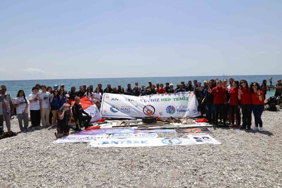 Antalya’da 4 Etaptan Oluşan Deniz Dibi Temizliğinde Yaklaşık 20 Ton Atık Çıkartıldı