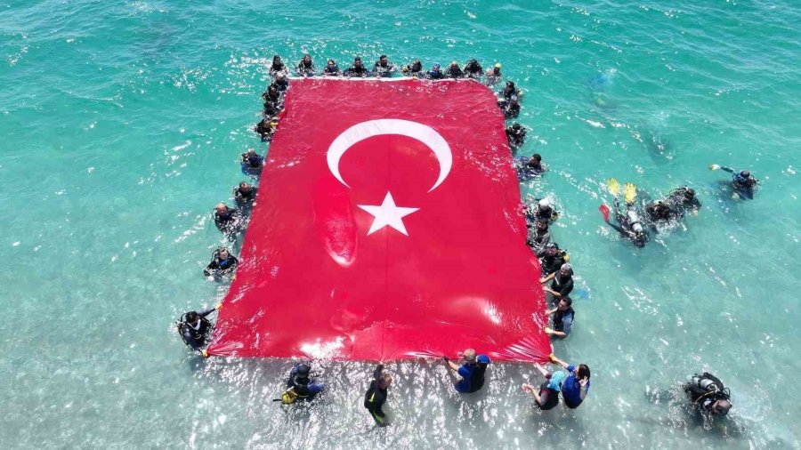 Antalya’da 4 Etaptan Oluşan Deniz Dibi Temizliğinde Yaklaşık 20 Ton Atık Çıkartıldı