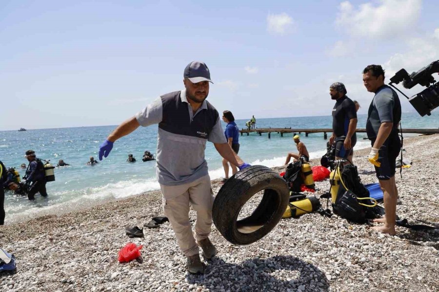 Antalya’da 4 Etaptan Oluşan Deniz Dibi Temizliğinde Yaklaşık 20 Ton Atık Çıkartıldı