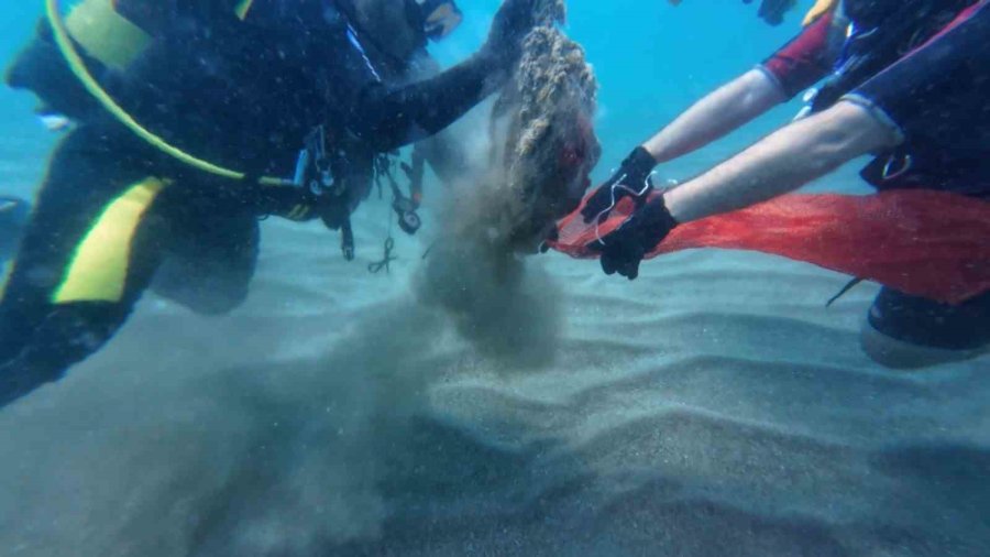 Antalya’da 4 Etaptan Oluşan Deniz Dibi Temizliğinde Yaklaşık 20 Ton Atık Çıkartıldı