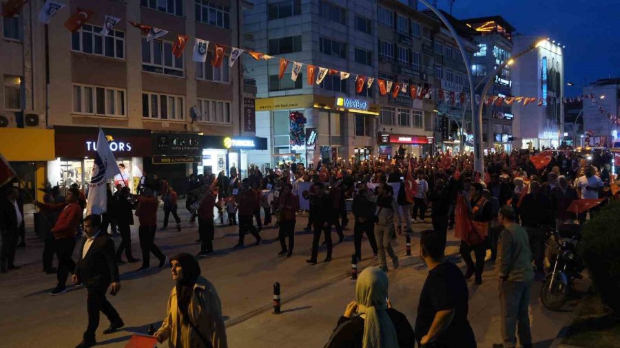 Karaman’da Türk Dil Bayramı Etkinlikleri Kapsamında Fener Alayı Düzenlendi