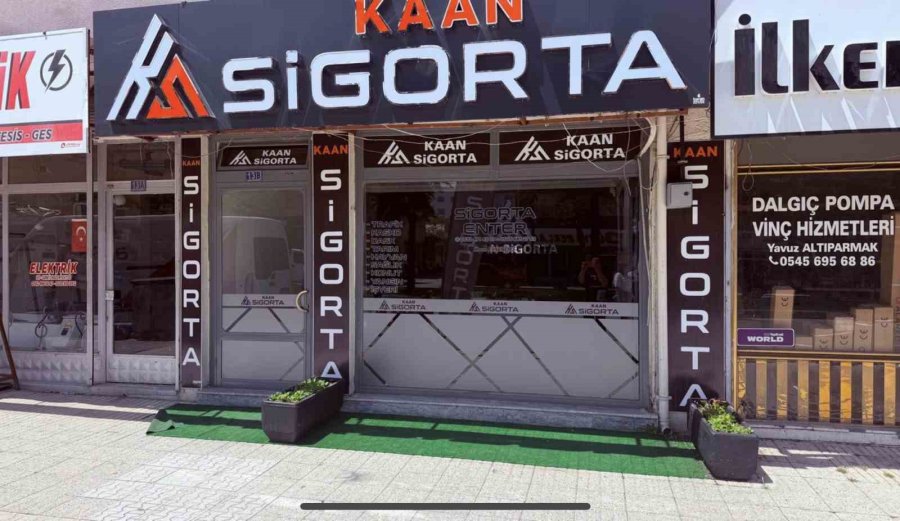 İş Yeri Önündeki Saksıdaki Çiçekleri Söküp Alıp Gitti