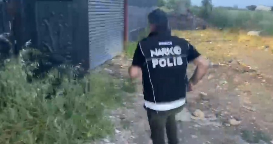 Mersin’de Depoya Baskın: 27 Kilodan Fazla Metamfetamin Ele Geçirildi