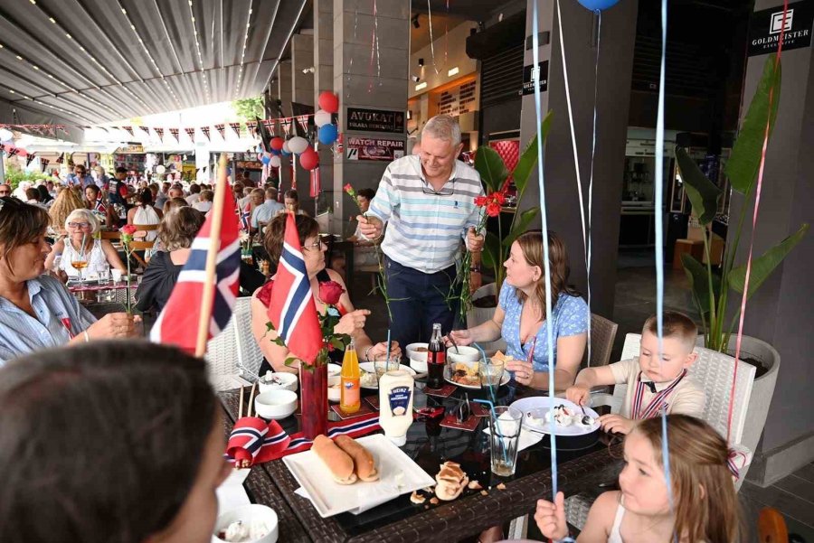 Kemer’de Norveç Milli Bayramı Kutlandı
