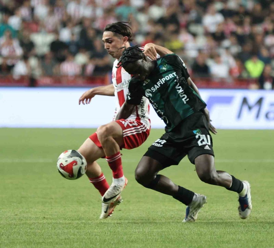 Trendyol Süper Lig: Antalyaspor: 0 - Kocaelispor: 0 (ilk Yarı)