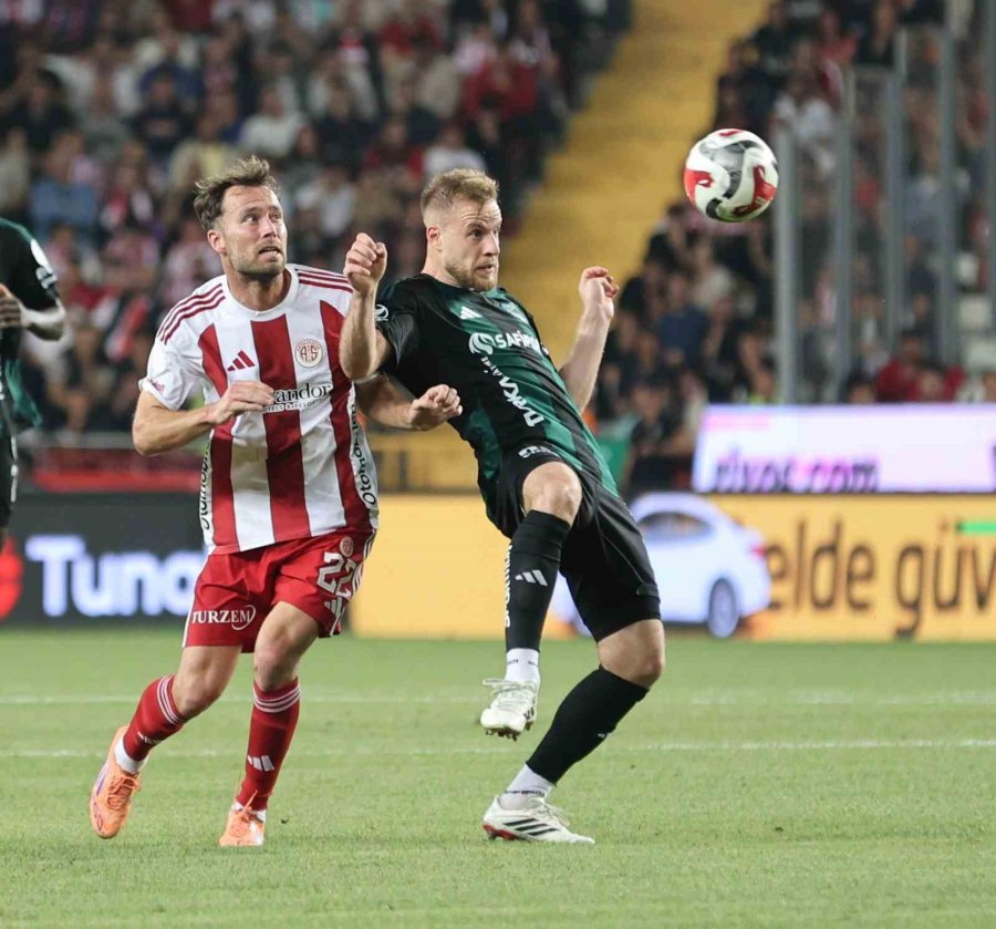 Trendyol Süper Lig: Antalyaspor: 0 - Kocaelispor: 0 (ilk Yarı)