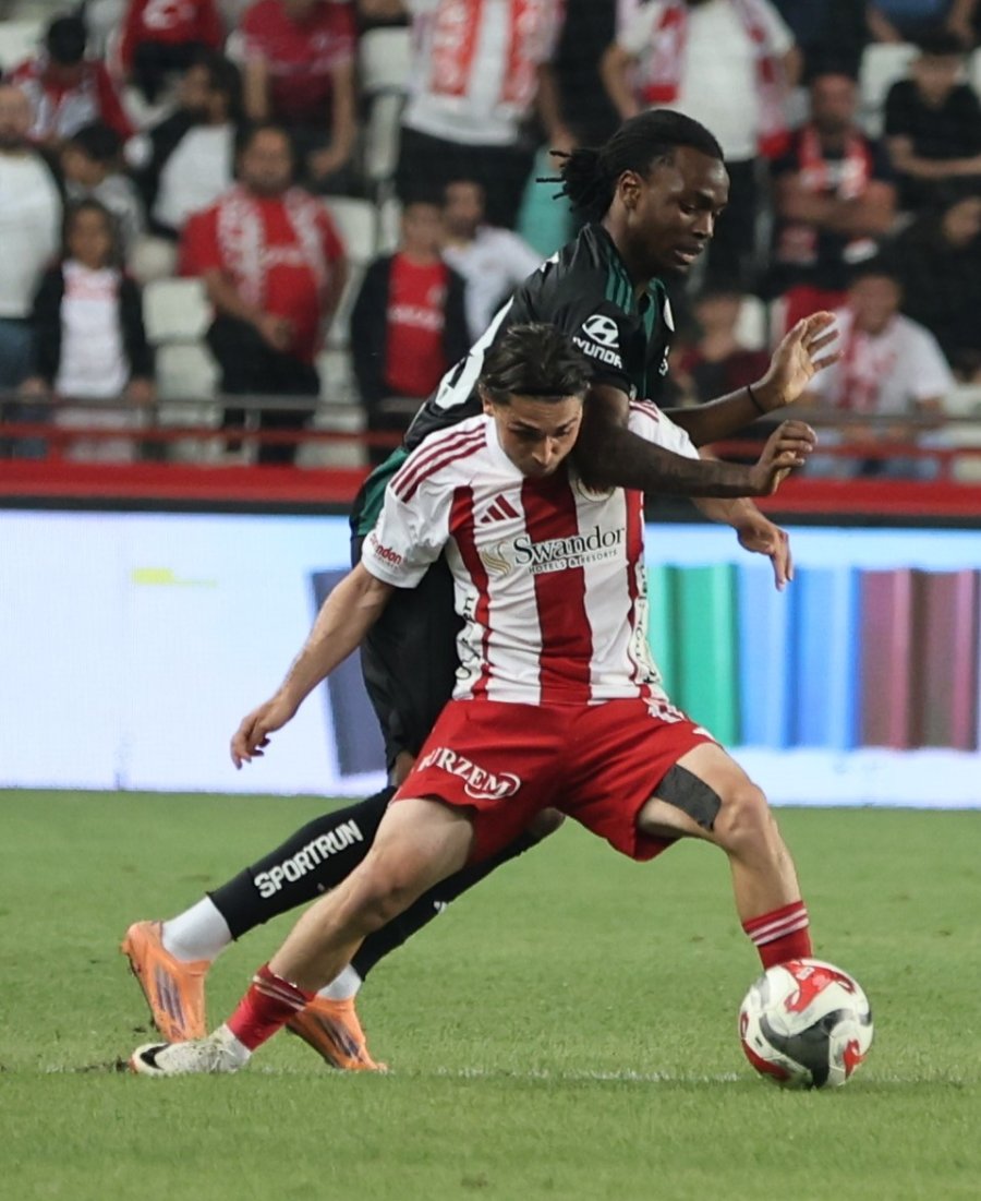 Trendyol Süper Lig: Antalyaspor: 0 - Kocaelispor: 0 (ilk Yarı)