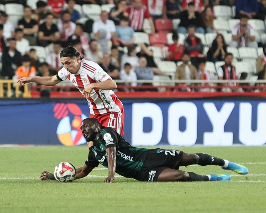 Trendyol Süper Lig: Antalyaspor: 0 - Kocaelispor: 0 (ilk Yarı)