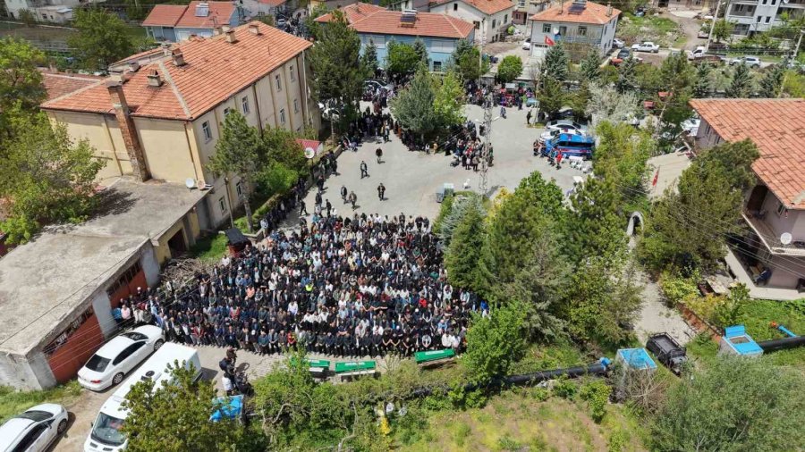 Su Kuyusundaki Temizlik Faciasında Ölen 3 Kişi Son Yolculuğuna Uğurlandı