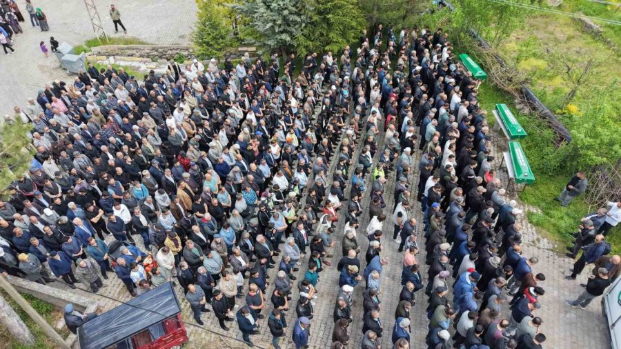 Su Kuyusundaki Temizlik Faciasında Ölen 3 Kişi Son Yolculuğuna Uğurlandı