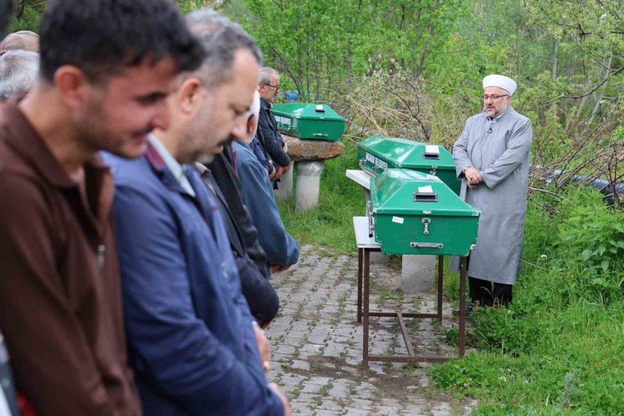 Su Kuyusundaki Temizlik Faciasında Ölen 3 Kişi Son Yolculuğuna Uğurlandı