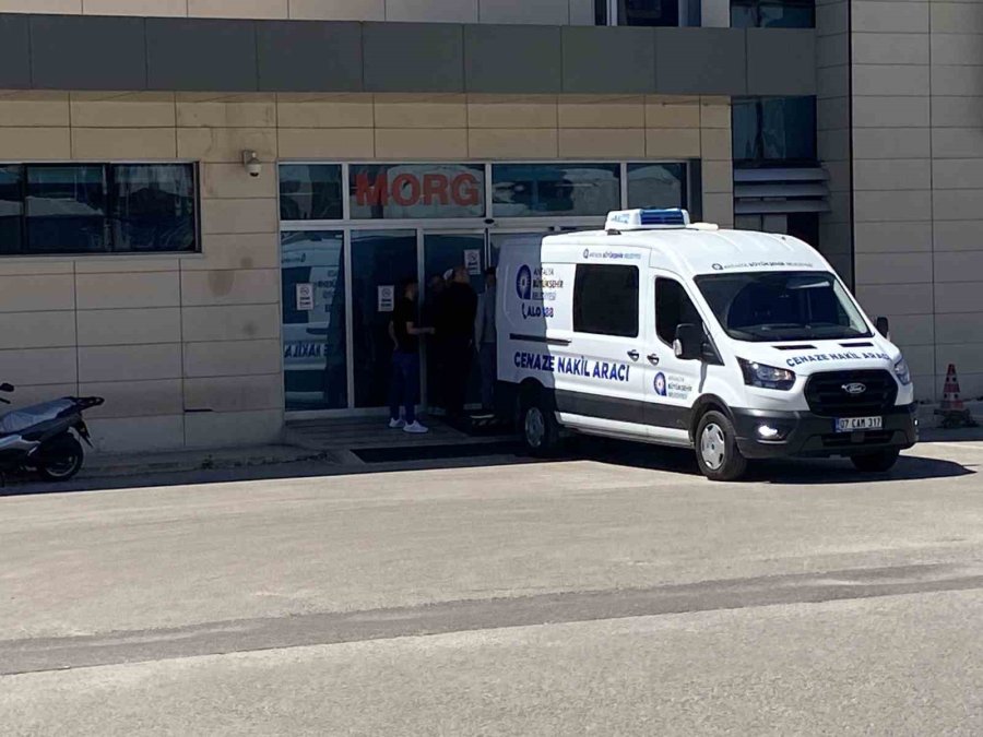 Tırın Altında Kalarak Hayatını Kaybeden Genç Motosikletlinin Cenazesi Yakınları Tarafından Teslim Alındı