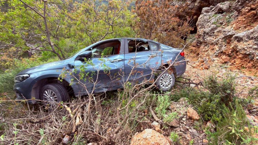 Otomobil Şarampole Yuvarlandı:3’ü Çocuk 5 Kişi Yaralandı