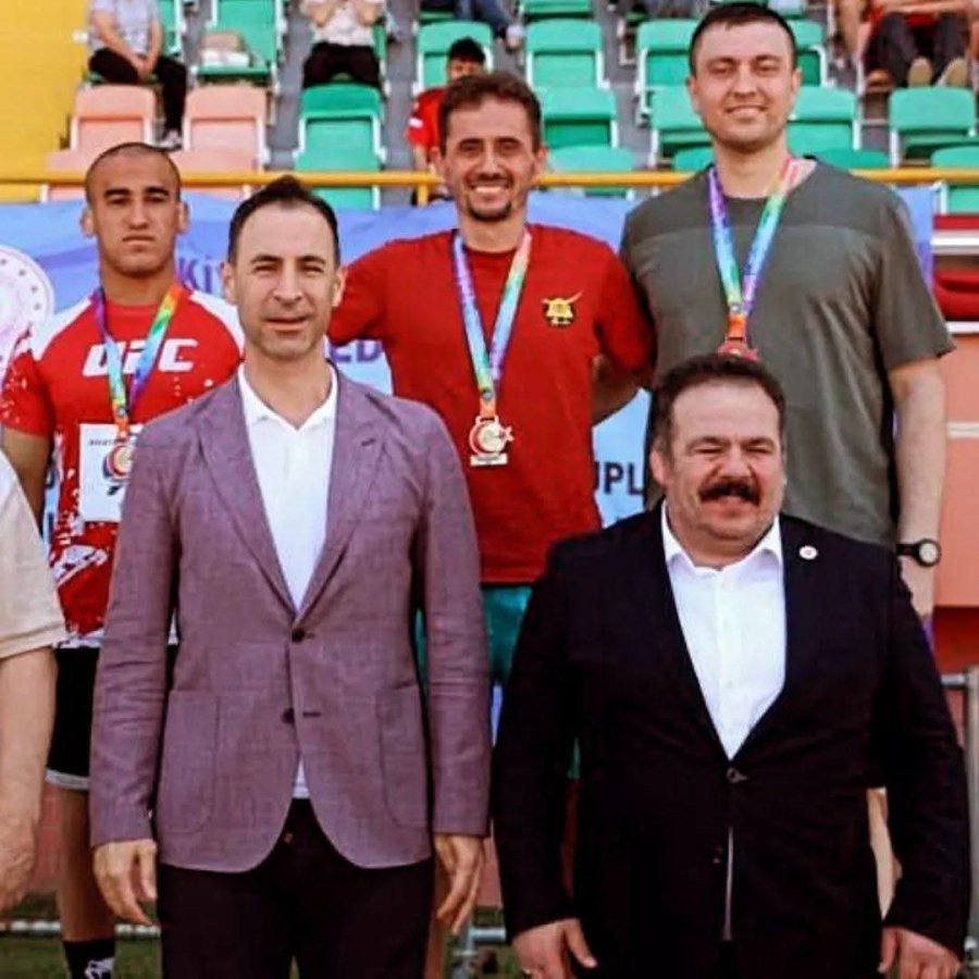 Evden İşe Giderken Yürüdüğü 12 Kilometrelik Yolla Atletizme Merak Sardı