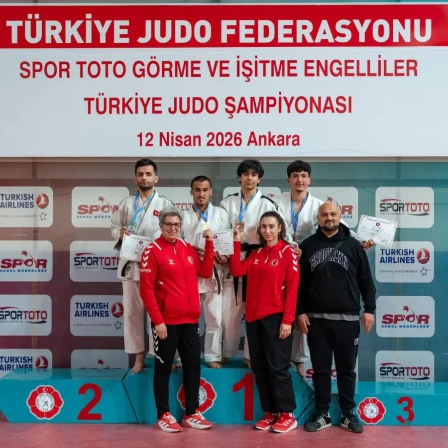 Evden İşe Giderken Yürüdüğü 12 Kilometrelik Yolla Atletizme Merak Sardı