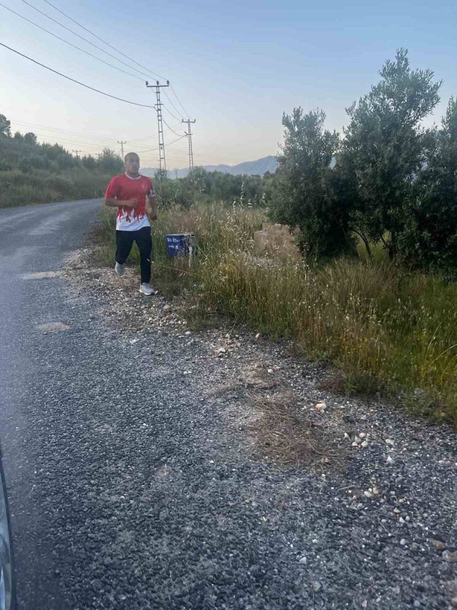 Evden İşe Giderken Yürüdüğü 12 Kilometrelik Yolla Atletizme Merak Sardı