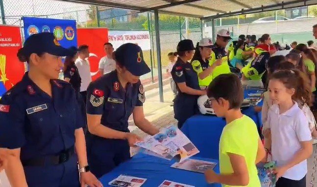 Mersin’de Jandarmadan Öğrencilere Tanıtım Etkinliği
