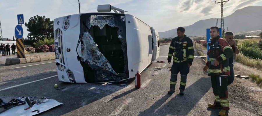 Mersin’de Öğrenci Servisi Devrildi: 17 Yaralı
