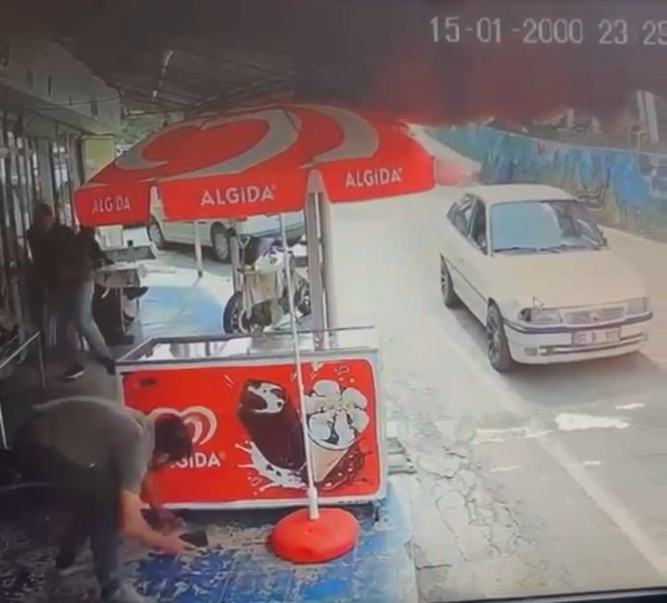 Mersin’de 4 Kişinin Öldüğü Silahlı Saldırı Anı Kamerada