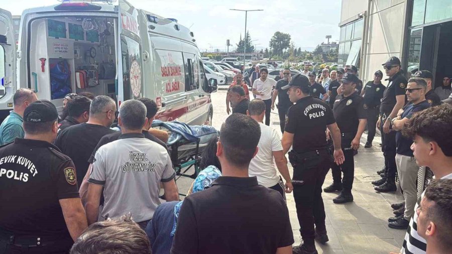 Silahlı Saldırgan 4 Kişiyi Öldürdü, 8 Kişiyi De Yaraladı