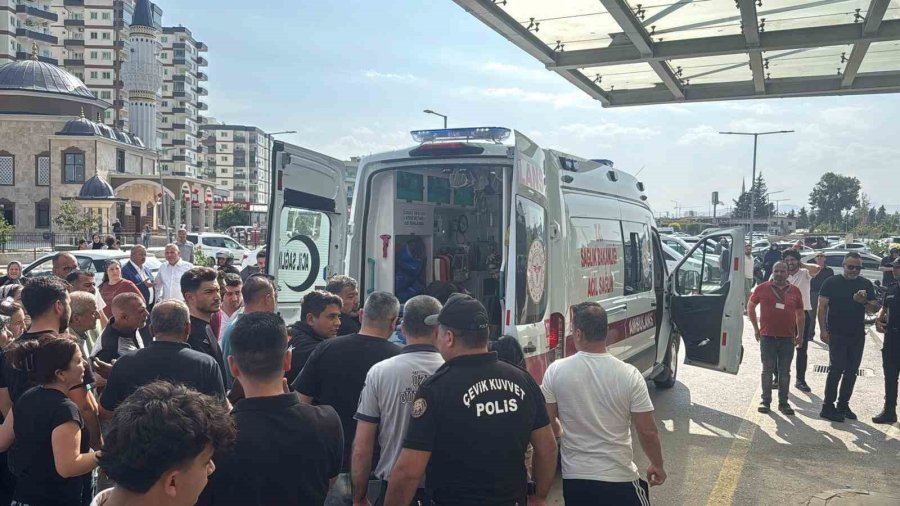 Silahlı Saldırgan 4 Kişiyi Öldürdü, 8 Kişiyi De Yaraladı