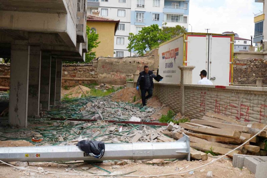 İnşaattan Düşen İşçi Ağır Yaralandı