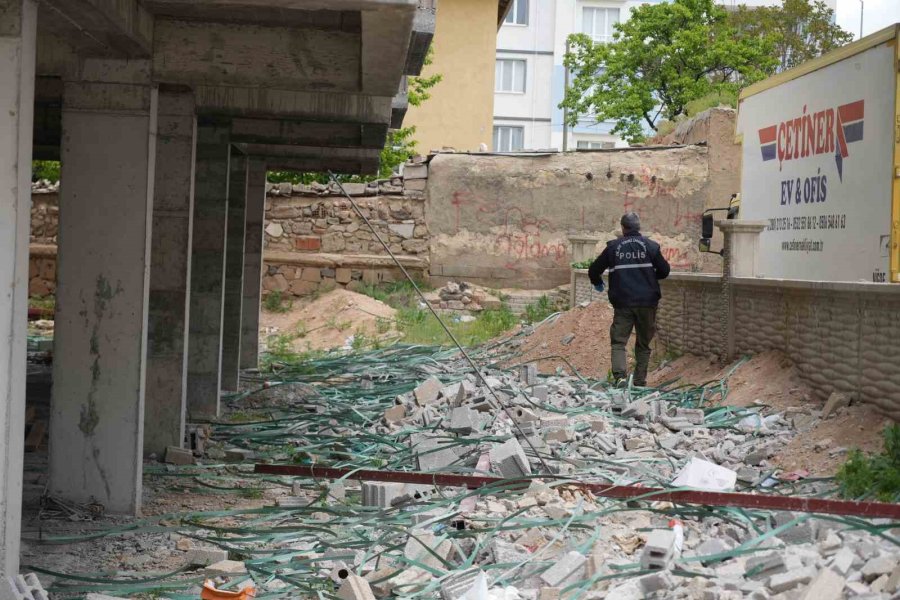 İnşaattan Düşen İşçi Ağır Yaralandı