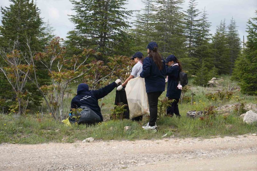 Niğde’de ’ormanı Sev, Yeşili Koru’ Mesajı İle Sahaya Çıkıldı
