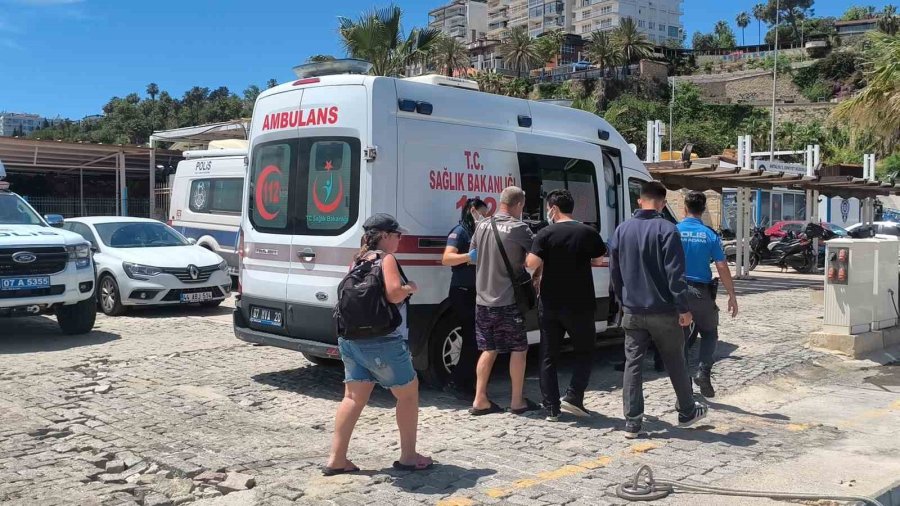 Tur Teknesinde Rahatsızlanan Turistin Yardımına Deniz Polisi Yetişti