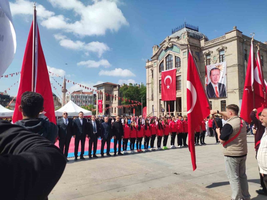 Aksaray’da 19 Mayıs Coşkuyla Kutlandı