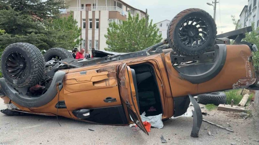 Pikap İle Suv Aracın Çarpıştığı Kazada Faciadan Dönüldü: 1 Yaralı