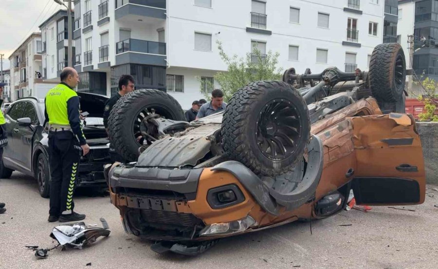 Pikap İle Suv Aracın Çarpıştığı Kazada Faciadan Dönüldü: 1 Yaralı